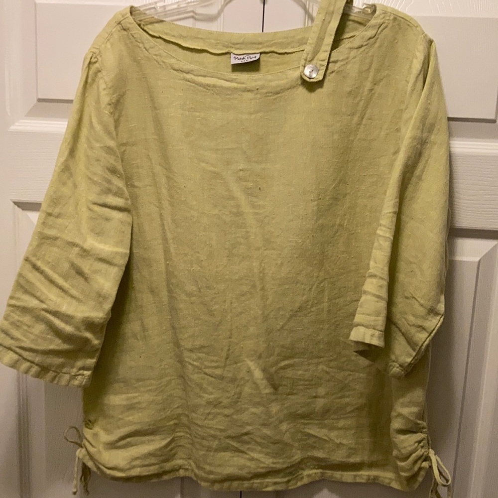 Blouse, 3/4 sleeves, 100% linen in light green.
